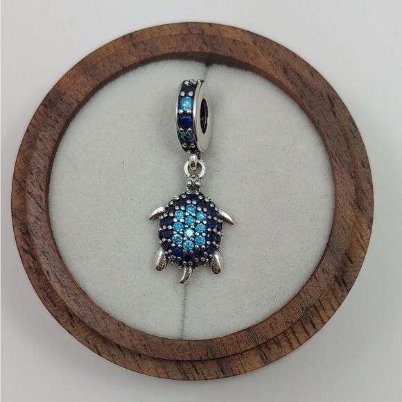 925 Sterling Silver Sea Turtle Ombre Charm - Picture 1 of 9